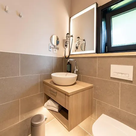 Forest-view Mansion, Hainaut